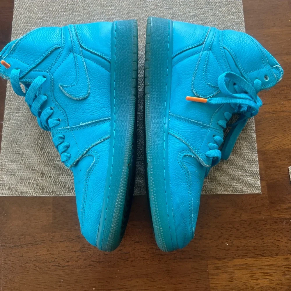 Nike lace up